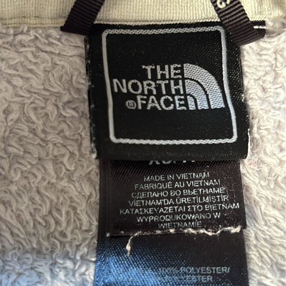 The north Face | Women's grey Osito fleece jacket - Picture 9 of 15